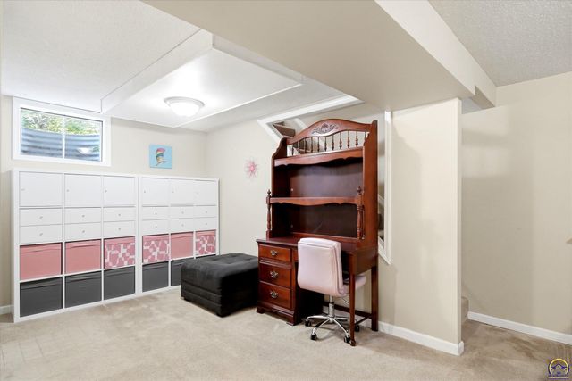 2543 SW Kent ST, Topeka, KS 66614