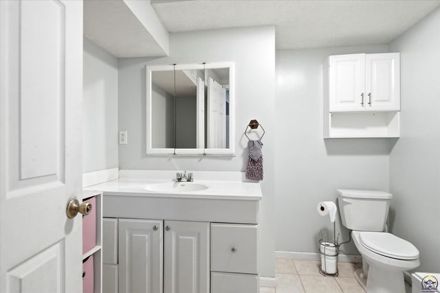 2543 SW Kent ST, Topeka, KS 66614