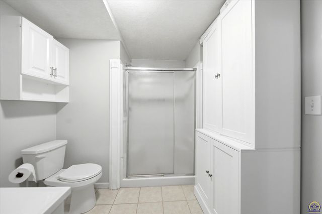 2543 SW Kent ST, Topeka, KS 66614