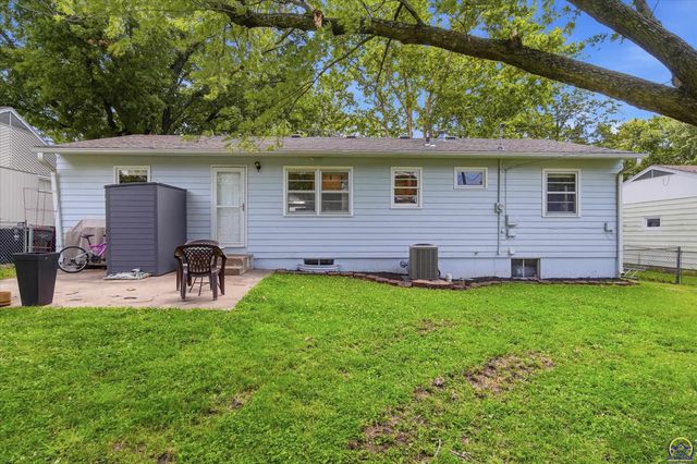 2543 SW Kent ST, Topeka, KS 66614
