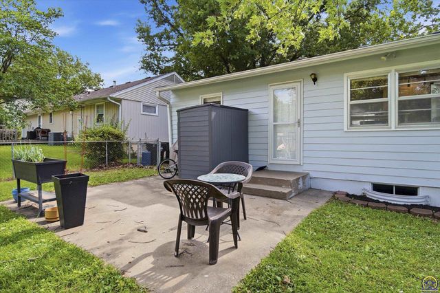 2543 SW Kent ST, Topeka, KS 66614