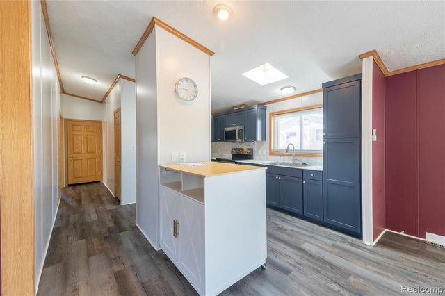 11160 Chestnut Run Court, South Lyon, MI 48178