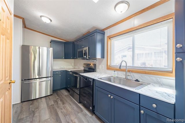 11160 Chestnut Run Court, South Lyon, MI 48178