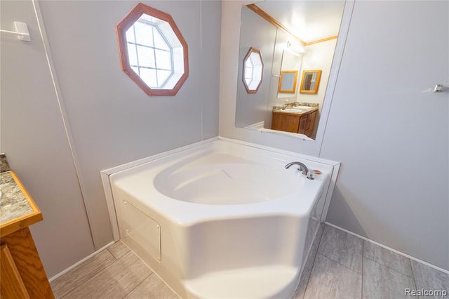 11160 Chestnut Run Court, South Lyon, MI 48178
