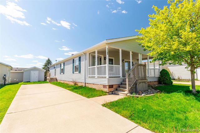11160 Chestnut Run Court, South Lyon, MI 48178