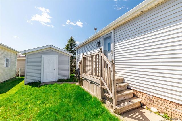 11160 Chestnut Run Court, South Lyon, MI 48178