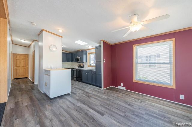 11160 Chestnut Run Court, South Lyon, MI 48178