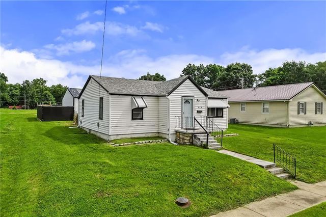 814 E North Main Street, Richmond, MO 64085