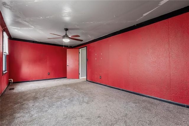 814 E North Main Street, Richmond, MO 64085