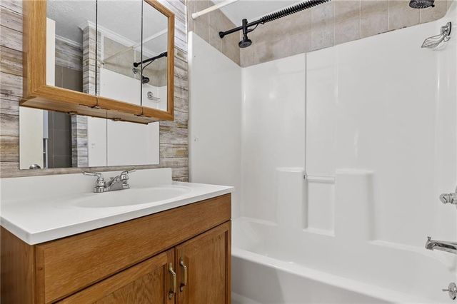 814 E North Main Street, Richmond, MO 64085