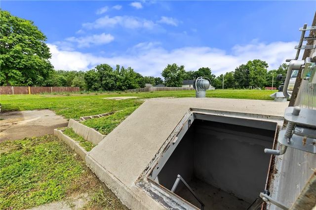 814 E North Main Street, Richmond, MO 64085