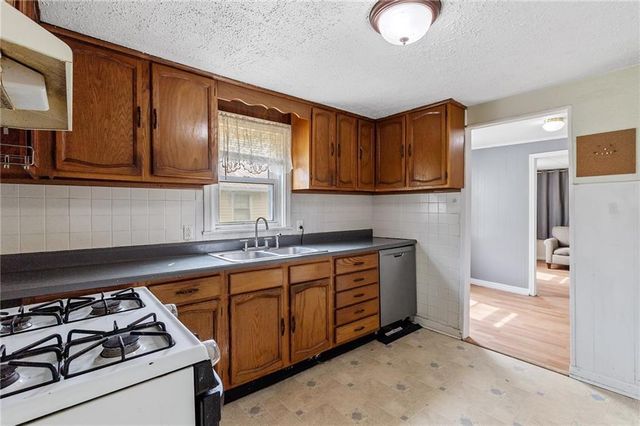814 E North Main Street, Richmond, MO 64085