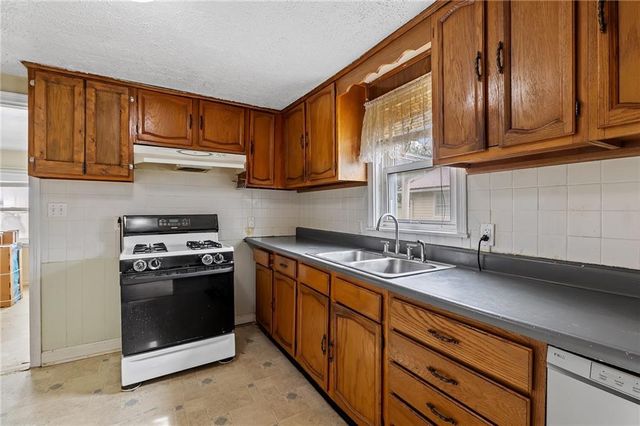 814 E North Main Street, Richmond, MO 64085