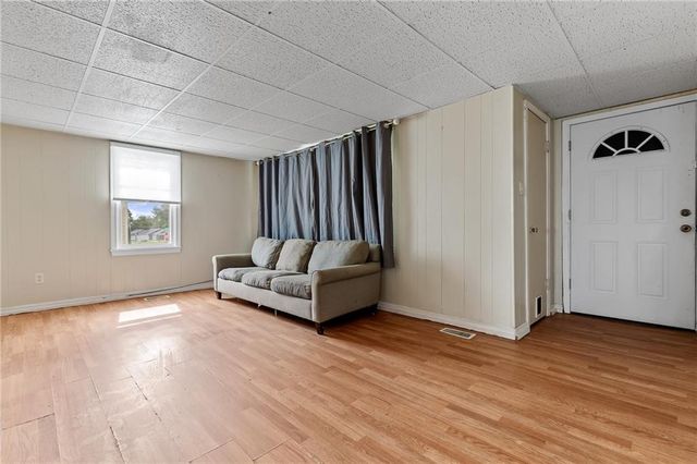 814 E North Main Street, Richmond, MO 64085