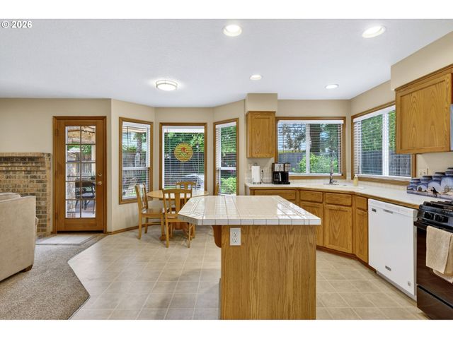 671 Ne MARYANN Ct, Hillsboro, OR 97124
