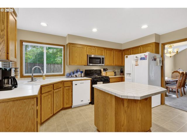 671 Ne MARYANN Ct, Hillsboro, OR 97124