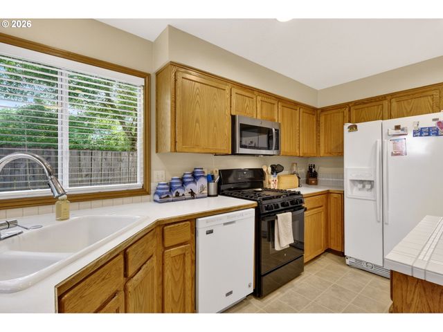 671 Ne MARYANN Ct, Hillsboro, OR 97124