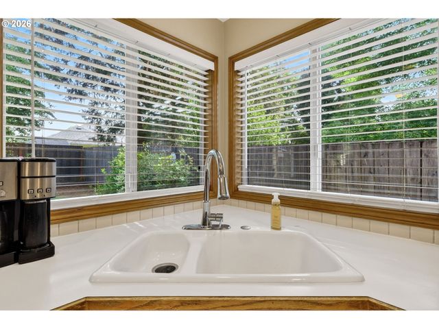 671 Ne MARYANN Ct, Hillsboro, OR 97124