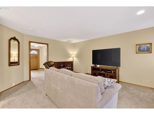 671 Ne MARYANN Ct, Hillsboro, OR 97124