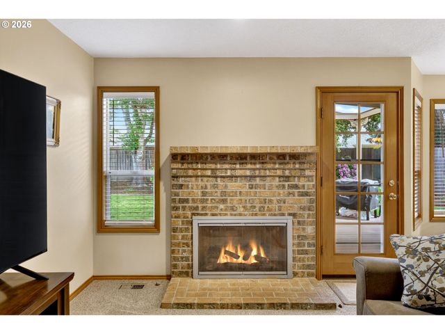 671 Ne MARYANN Ct, Hillsboro, OR 97124