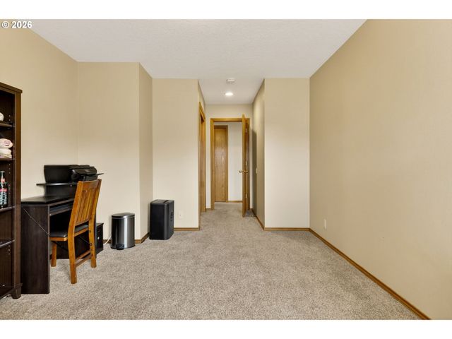 671 Ne MARYANN Ct, Hillsboro, OR 97124