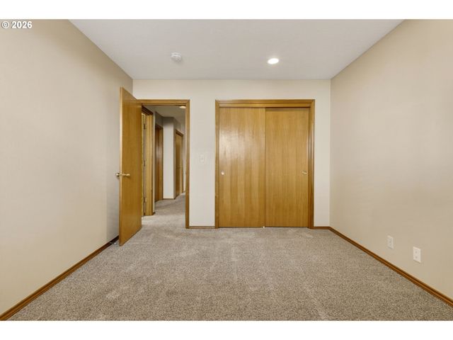 671 Ne MARYANN Ct, Hillsboro, OR 97124