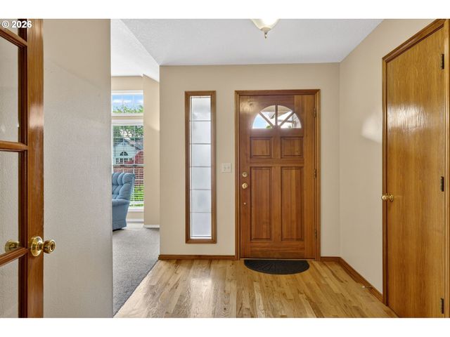 671 Ne MARYANN Ct, Hillsboro, OR 97124