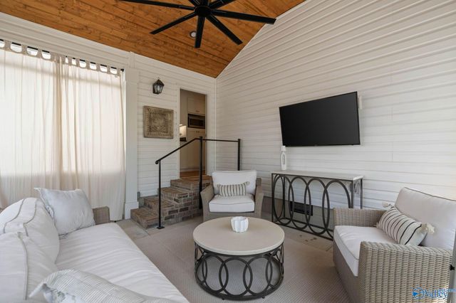 1306 Clinton Avenue E, Huntsville, AL 35801