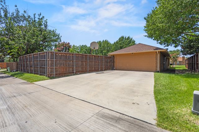 1610 Steenson Drive, Carrollton, TX 75007