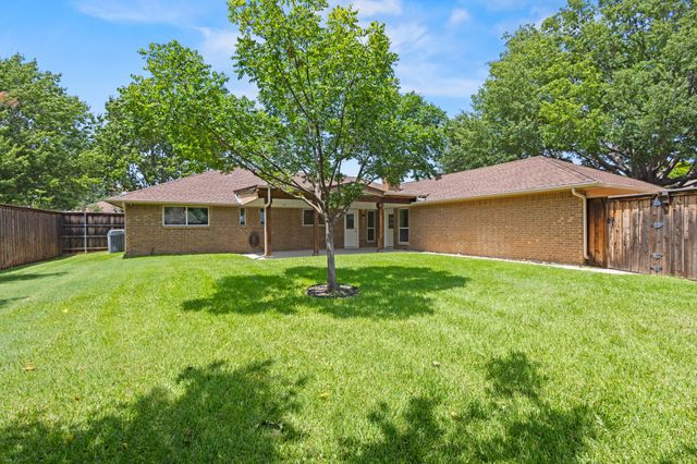 1610 Steenson Drive, Carrollton, TX 75007