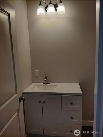 659 -B Sunset Avenue NE, Ocean Shores, WA 98569