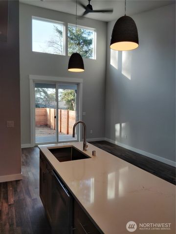 659 -B Sunset Avenue NE, Ocean Shores, WA 98569