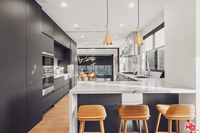 303 Venice Way, Venice, CA 90291