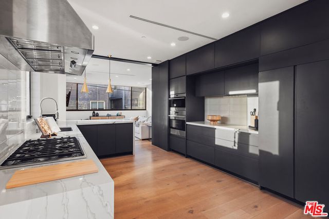 303 Venice Way, Venice, CA 90291