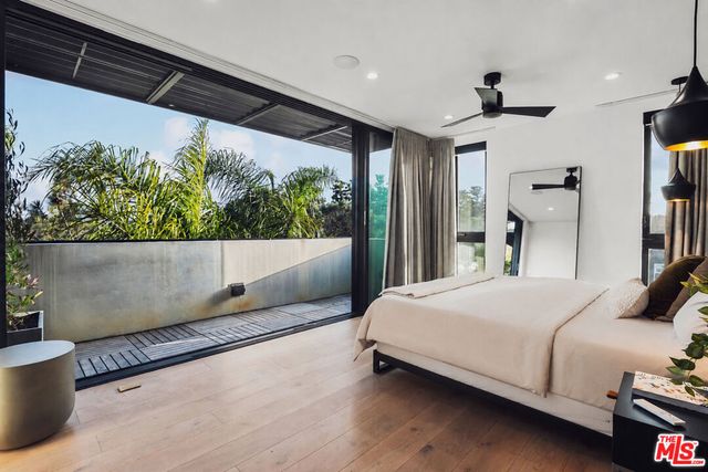 303 Venice Way, Venice, CA 90291