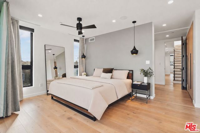303 Venice Way, Venice, CA 90291