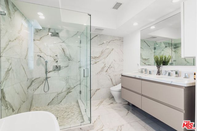 303 Venice Way, Venice, CA 90291
