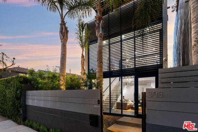 303 Venice Way, Venice, CA 90291