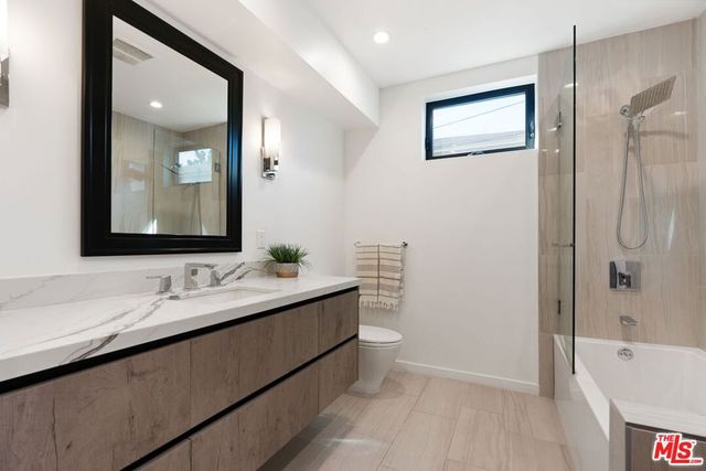 303 Venice Way, Venice, CA 90291