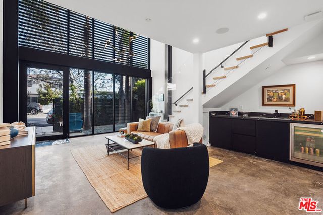 303 Venice Way, Venice, CA 90291