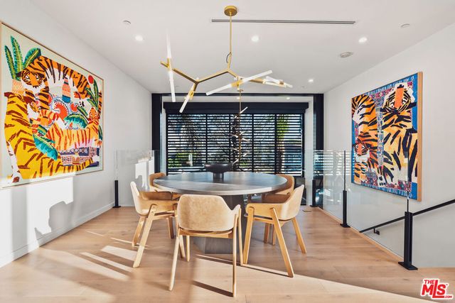 303 Venice Way, Venice, CA 90291