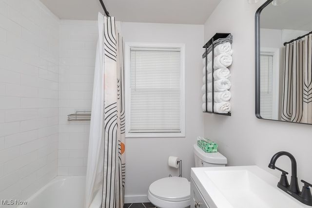 8018 Pinegrove Avenue, Parma, OH 44129