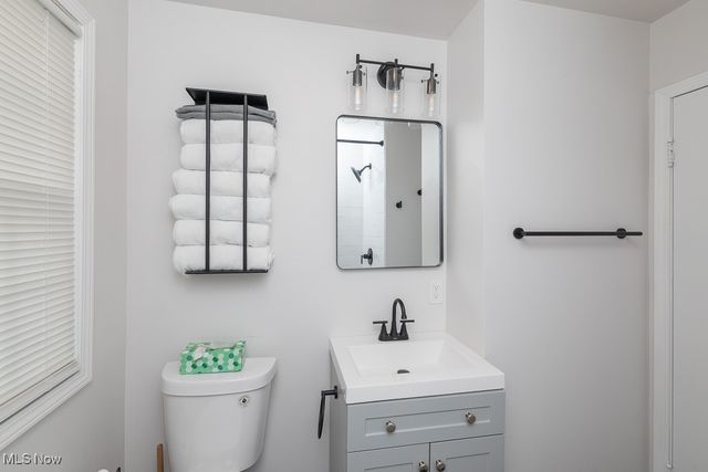 8018 Pinegrove Avenue, Parma, OH 44129