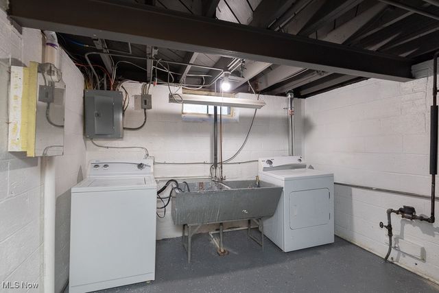 8018 Pinegrove Avenue, Parma, OH 44129