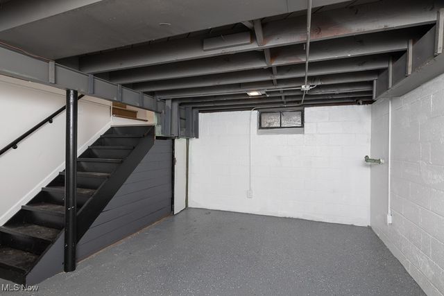 8018 Pinegrove Avenue, Parma, OH 44129