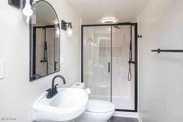 8018 Pinegrove Avenue, Parma, OH 44129