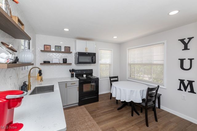 8018 Pinegrove Avenue, Parma, OH 44129