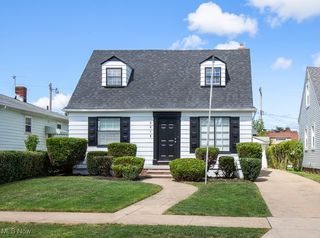 8018 Pinegrove Avenue, Parma, OH 44129