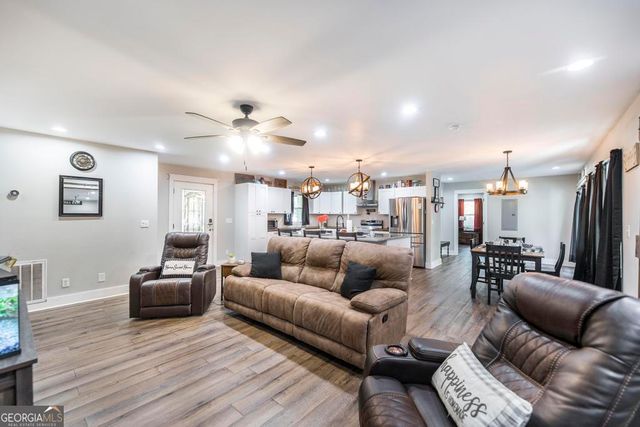 61 Airport Subdivision Road, Hawkinsville, GA 31036