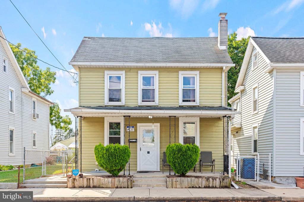 30 N WALNUT ST, Hummelstown, PA 17036